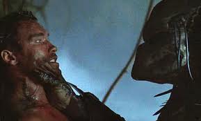 Un face à face final entre le chef et la créature.